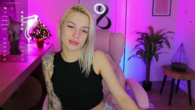 Snapshot of Crystal_Barbie chatting on January 4, 5:58 am Crystal Barbie online show from January 4, 5:58 am