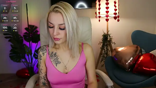 Snapshot of Crystal_Barbie chatting on February 17, 7:10 pm Crystal Barbie online show from February 17, 7:10 pm