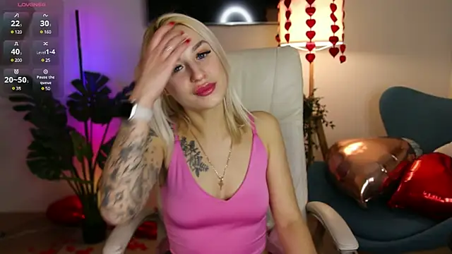 Snapshot of Crystal_Barbie chatting on February 17, 10:14 pm Crystal Barbie online show from February 17, 10:14 pm