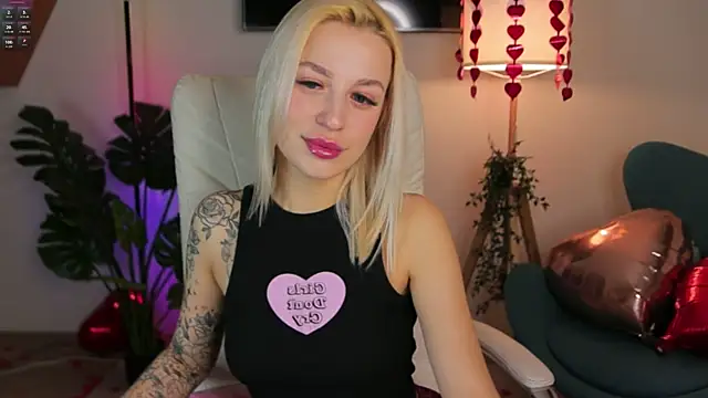 Snapshot of Crystal_Barbie chatting on February 20, 8:03 pm Crystal Barbie online show from February 20, 8:03 pm