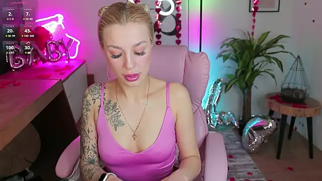 Snapshot of Crystal_Barbie chatting on February 21, 7:54 pm Crystal Barbie online show from February 21, 7:54 pm