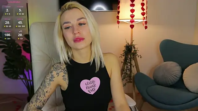 Snapshot of Crystal_Barbie chatting on February 24, 10:36 pm Crystal Barbie online show from February 24, 10:36 pm