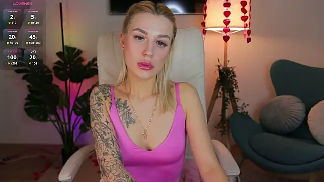 Snapshot of Crystal_Barbie chatting on February 26, 1:53 am Crystal Barbie online show from February 26, 1:53 am