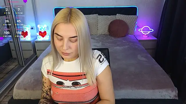 Snapshot of Crystal_Barbie chatting on March 13, 12:45 pm Crystal Barbie online show from March 13, 12:45 pm
