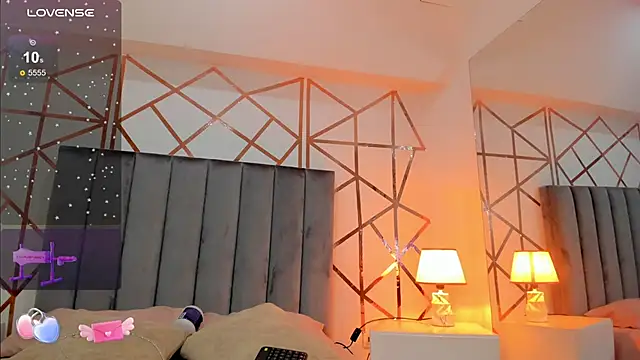 Megan Thompsonn online show from March 13, 6:45 pm