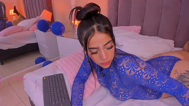 Snapshot of Megan_Thompsonn chatting on June 18, 12:53 pm Megan Thompsonn online show from June 18, 12:53 pm