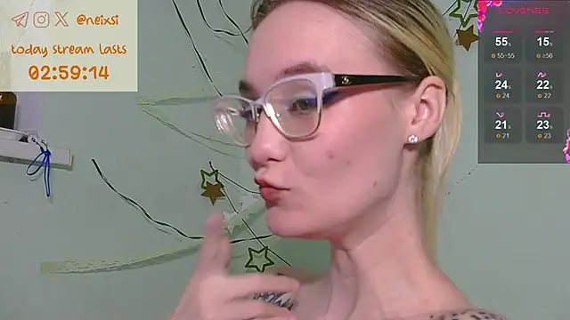 Snapshot of ixsi chatting on June 7, 1:43 am ixsi online show from June 7, 1:43 am