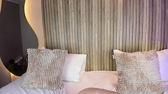 LiaTink online show from February 19, 5:09 pm