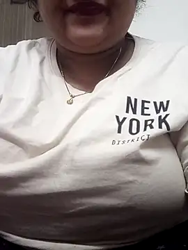 Snapshot of smile_pretty chatting on December 5, 7:28 pm smile pretty online show from December 5, 7:28 pm