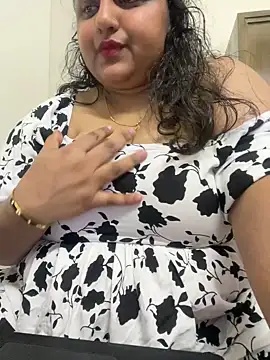 Snapshot of smile_pretty chatting on February 19, 8:41 pm smile pretty online show from February 19, 8:41 pm