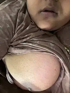 Snapshot of smile_pretty chatting on February 21, 11:32 pm smile pretty online show from February 21, 11:32 pm