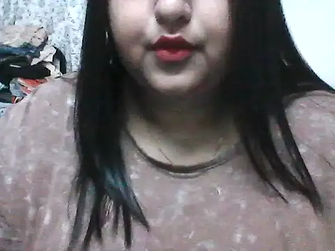 Snapshot of smile_pretty chatting on February 24, 8:36 pm smile pretty online show from February 24, 8:36 pm