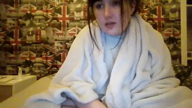 Lynylou online show from November 30, 7:18 pm