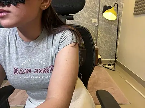 Snapshot of MidnightFlame chatting on December 10, 7:32 pm MidnightFlame online show from December 10, 7:32 pm