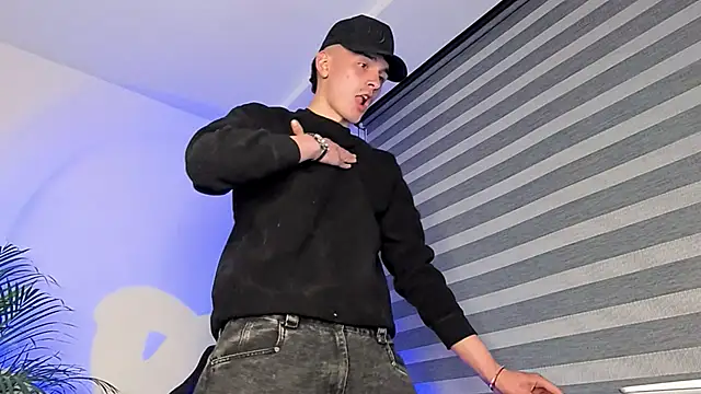 Snapshot of bastia_noooo chatting on September 24, 5:00 am bastia noooo online show from September 24, 5:00 am