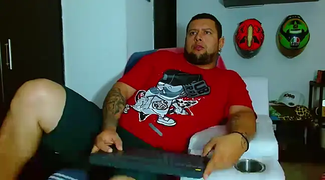 Snapshot of Michaell_Myerss_ chatting on February 27, 2:21 pm Michaell Myerss  online show from February 27, 2:21 pm