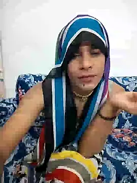 Snapshot of hottiess69 chatting on April 28, 7:19 pm hottiess69 online show from April 28, 7:19 pm