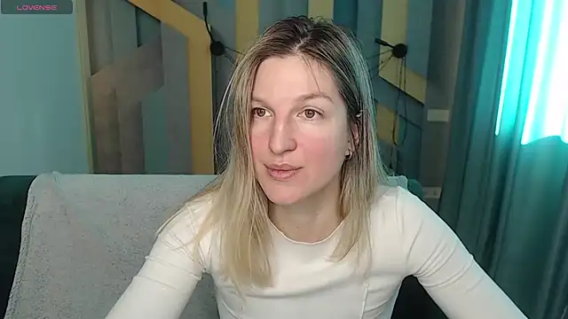 EmilyWalkeri online show from February 19, 8:32 am