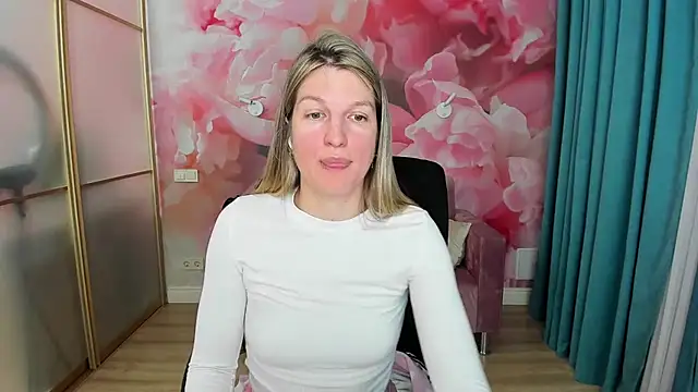 Snapshot of EmilyWalkeri chatting on May 21, 6:59 pm EmilyWalkeri online show from May 21, 6:59 pm