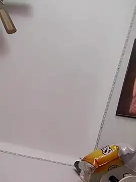 Snapshot of Rejtelmesest chatting on December 17, 12:00 pm Rejtelmesest online show from December 17, 12:00 pm