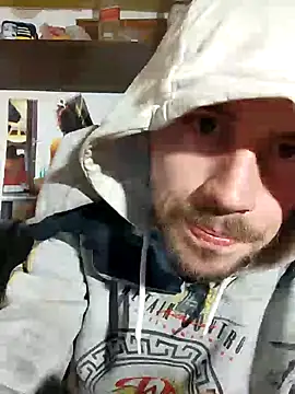 Snapshot of Rejtelmesest chatting on December 17, 10:22 pm Rejtelmesest online show from December 17, 10:22 pm