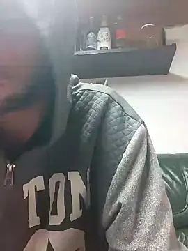 Snapshot of Rejtelmesest chatting on January 5, 4:48 pm Rejtelmesest online show from January 5, 4:48 pm