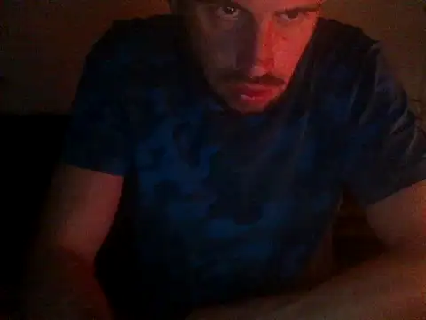 Snapshot of Rejtelmesest chatting on May 6, 8:14 pm Rejtelmesest online show from May 6, 8:14 pm