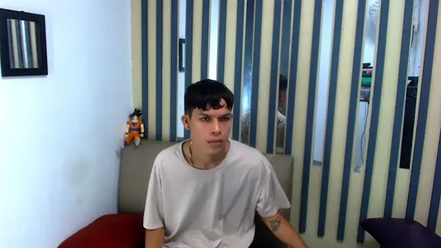 Snapshot of Levis_Montes chatting on December 18, 12:51 pm Levis Montes online show from December 18, 12:51 pm