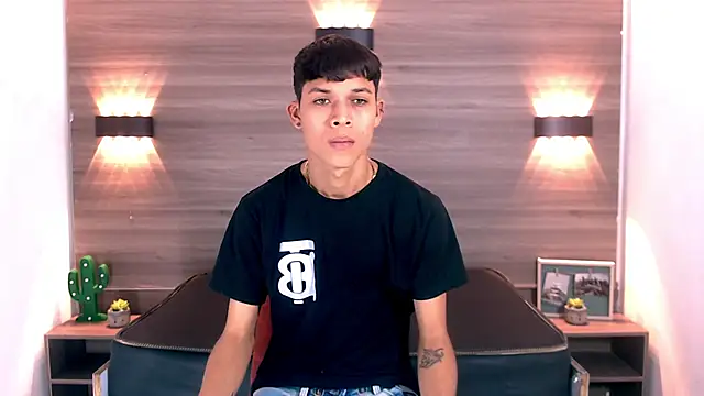 Snapshot of Levis_Montes chatting on December 19, 12:34 pm Levis Montes online show from December 19, 12:34 pm