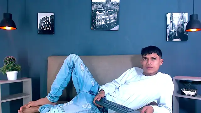 Snapshot of Levis_Montes chatting on December 24, 1:39 pm Levis Montes online show from December 24, 1:39 pm