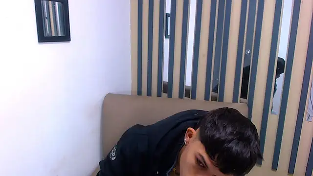 Snapshot of Levis_Montes chatting on January 4, 1:53 pm Levis Montes online show from January 4, 1:53 pm