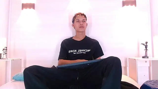 Snapshot of Levis_Montes chatting on January 27, 2:13 pm Levis Montes online show from January 27, 2:13 pm