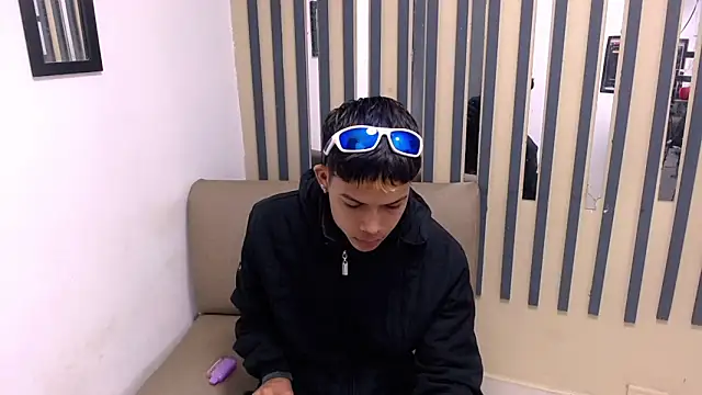 Snapshot of Levis_Montes chatting on January 28, 12:11 pm Levis Montes online show from January 28, 12:11 pm