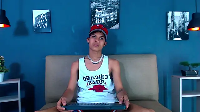 Snapshot of Levis_Montes chatting on February 2, 7:46 pm Levis Montes online show from February 2, 7:46 pm