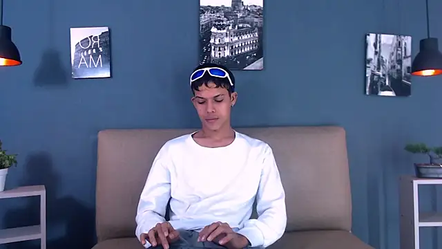 Snapshot of Levis_Montes chatting on February 5, 7:42 pm Levis Montes online show from February 5, 7:42 pm