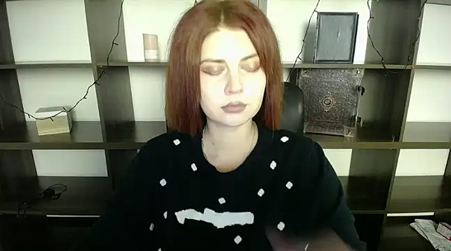 Lizzy Love online show from December 24, 12:33 pm