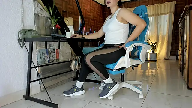 Snapshot of Cristina_Vanegas631 chatting on June 15, 8:00 pm Cristina Vanegas631 online show from June 15, 8:00 pm