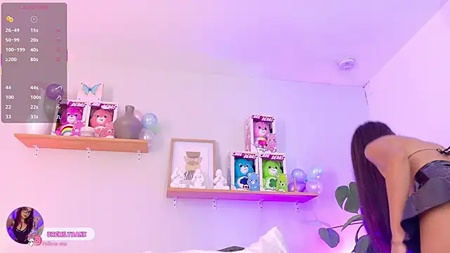 emily bank online show from November 25, 7:58 pm