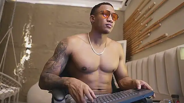 Logan Varela online show from April 15, 3:52 pm