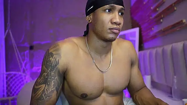 Snapshot of Logan_Varela chatting on May 23, 5:28 pm Logan Varela online show from May 23, 5:28 pm