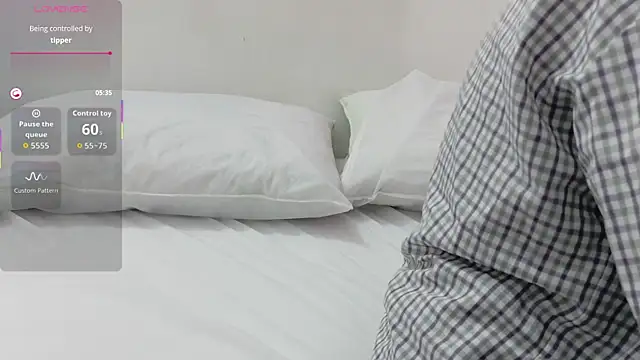 yourcuteneighbourr online show from December 2, 3:45 am