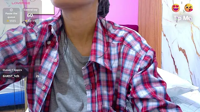 yourcuteneighbourr online show from April 3, 3:04 am