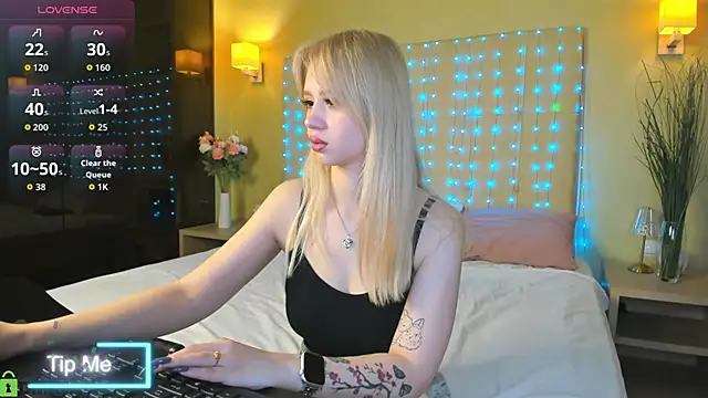 Snapshot of Valerie_Woods chatting on May 19, 1:11 am Valerie Woods online show from May 19, 1:11 am