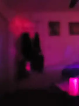 gurlnips online show from February 4, 1:39 pm