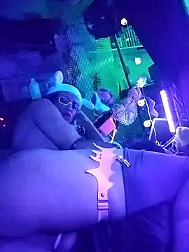 gurlnips online show from March 22, 1:36 pm