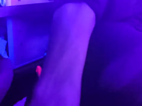 gurlnips online show from April 17, 9:45 am