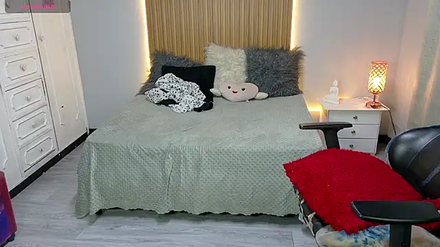 Snapshot of sailor_moon07 chatting on September 11, 5:07 am sailor moon07 online show from September 11, 5:07 am