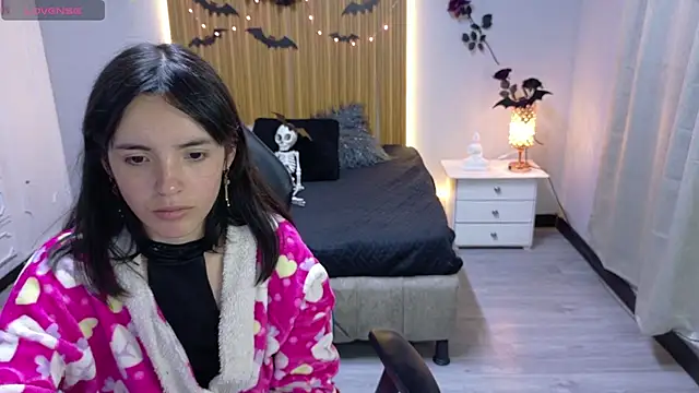 Snapshot of sailor_moon07 chatting on October 3, 5:04 am sailor moon07 online show from October 3, 5:04 am