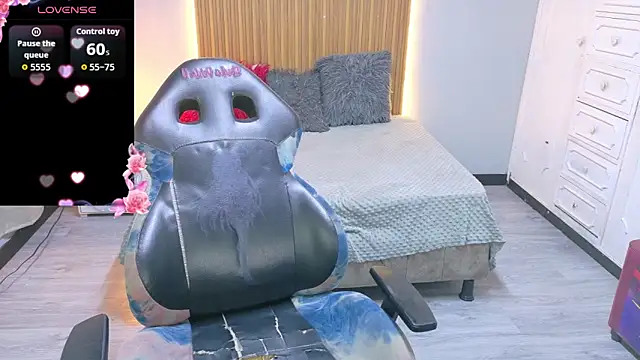 Snapshot of sailor_moon07 chatting on January 15, 4:06 am sailor moon07 online show from January 15, 4:06 am