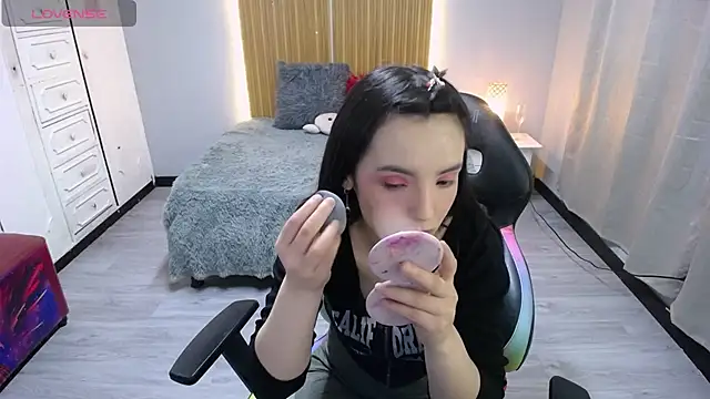 Snapshot of sailor_moon07 chatting on February 13, 3:24 am sailor moon07 online show from February 13, 3:24 am